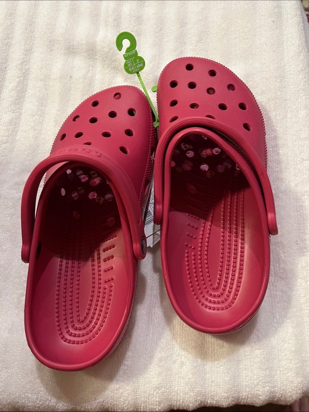 CROCS Classic Clog in Fuschia Fun m9/w11 NWT